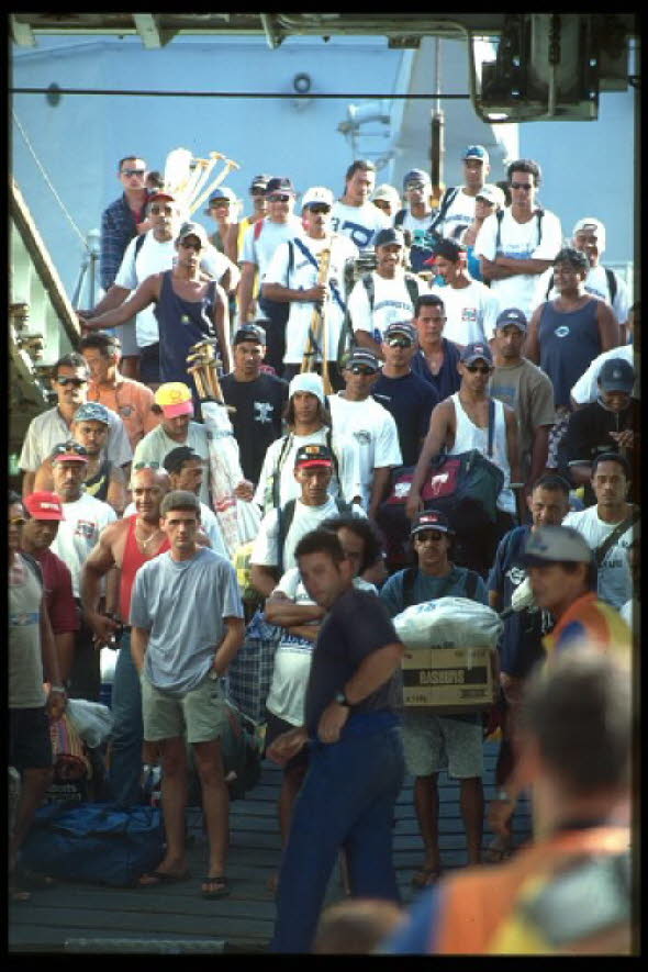 Die Ruderer verlassen das Schiff